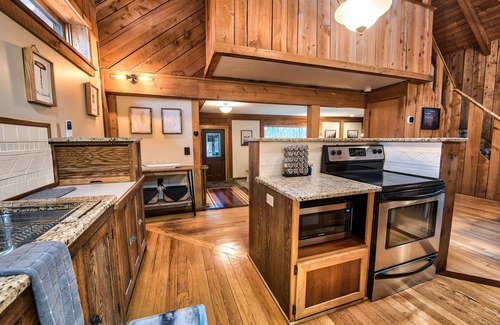 Maple City Cabina | 4 Bedroom Rustic and Secluded Cabin. Dogs Welcome!