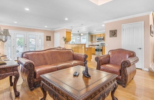 Riverside Apartamento | 4 Bedroom Single family L-594199 by Houzlet