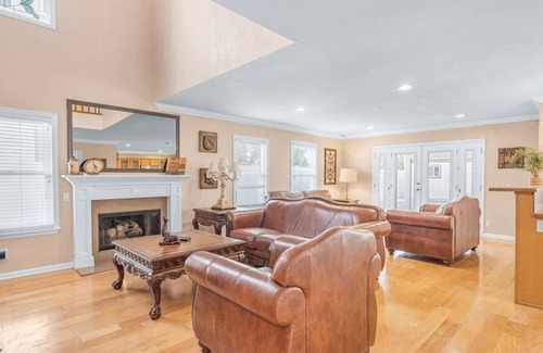 Riverside Apartamento | 4 Bedroom Single family L-594199 by Houzlet