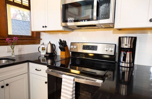 Roanoke Apartamento | 4 Bedroom Suite at the Historic Winona House