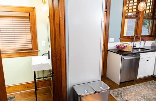 Roanoke Apartamento | 4 Bedroom Suite at the Historic Winona House