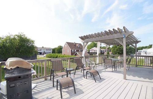 Narragansett Casa | 4 Bedroom Summer Home with a View!