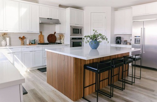 Kit Carson Villa | 4-bedroom villa in Escondido with fitness room, game console, WiFi, & AC