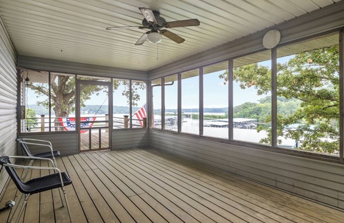 Eddyville Casa | 4-bedroom Waterfront Home on Lake Barkley at Eddy Creek Marina Resort.