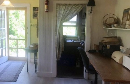Indian Neck Heights Cabaña | 4-bedroom waterfront cottage in charming Wellfleet with WiFi