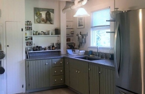 Indian Neck Heights Cabaña | 4-bedroom waterfront cottage in charming Wellfleet with WiFi