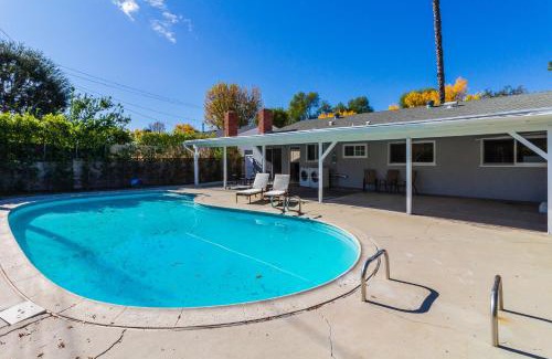 West Hills Casa | 4 Bedroom West Hills Charmer with Pool