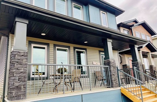 Beaumont Casa | 4 Bedroom3Full BathSingleHome with Dgarage14Min Airport and Edmonton South.