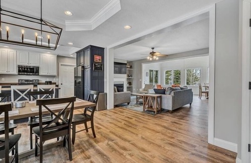 Huddleston Casa | 4 Bedrooms, 1 Flex Room, 4 Bathrooms! Beautiful Home with SANDY BEACH! Occupancy 8! HOT TUB! Come