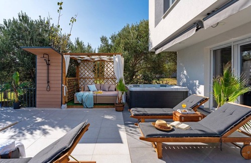 Rudine Villa | Villa Lea with 4 bedrooms, 40sqm pool, Hot-Tub, 2km from beach