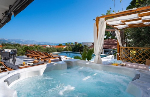 Rudine Villa | Villa Lea with 4 bedrooms, 40sqm pool, Hot-Tub, 2km from beach