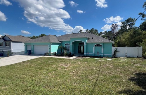 High Point Casa | 4 Bedrooms, 3 Full Bathrooms, A Splash-tastic Pool Paradise in Weeki Wachee, FL