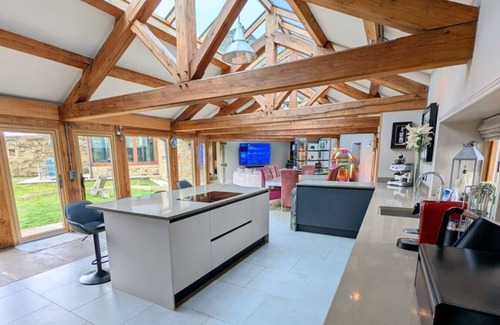 Honley Casa | 4 Bedrooms 4 En suites HotTub Pool Table