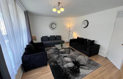 City of Westminster Villa | 4 bedrooms, 5-Baths Fine House/Villa in Central London