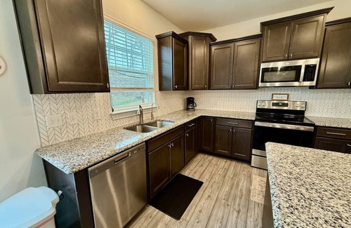 Trinity Casa | 4 Bedrooms 5 Miles to High Point Furniture Market
