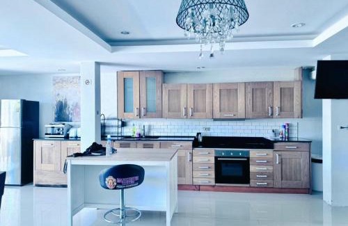 Kathu Casa | 4 bedrooms & bathroom for up to 12 guests 7kms to Patong beach at The Fairways golf villas