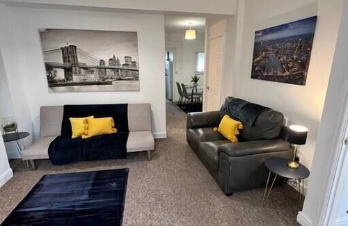 Margam Apartamento | 4 Bedrooms, Centre of town, Smart TV in every room