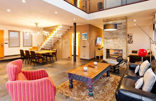 Sant Pere de Ribes Villa | Villa moderna y alegre con piscina climatizada y privada