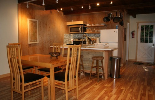 Glacier Cabina | 4 camas, admite mascotas, bañera de hidromasaje, Snowline Mt. Panadero - a mitad de semana precios especiales!