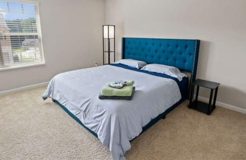 Lithonia Casa | 4 bedrooms house w/ TV, Wifi, dedicated workspace