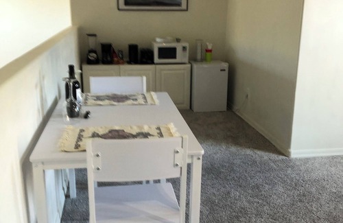 Red Mountain Ranch Casa | ¡3 habitaciones con baño! Amplia casa adosada de 2 pisos con piscina y spa + garaje para 2 autos