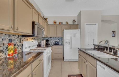 Esprit Villa | 4 bedrooms pool and spa home on golf course Fairways Estates