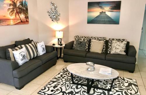 Esprit Villa | 4 bedrooms pool home on golf course Fairways Estates
