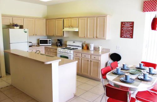 Esprit Villa | 4 bedrooms pool home on golf course Fairways Estates