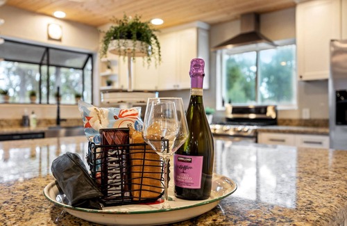 Heber Cabina | 4 Bedrooms, Sleeps 16, Hot Tub, Games, Tesla Charger, Smart TV's, MORE!