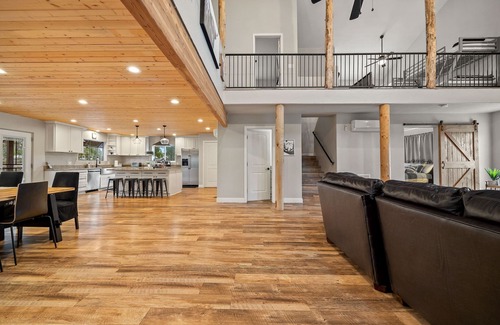 Heber Cabina | 4 Bedrooms, Sleeps 16, Hot Tub, Games, Tesla Charger, Smart TV's, MORE!