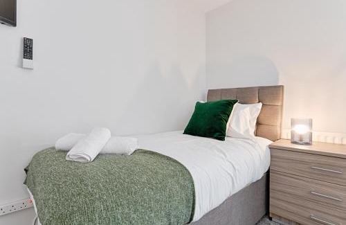 Landore Apartamento | 4 Bedrooms, Smart Tv's in all rooms