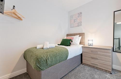 Landore Apartamento | 4 Bedrooms, Smart Tv's in all rooms