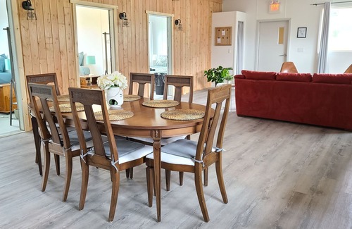Okanagan-Similkameen Cabina | 4 Bedrooms with Orchard Views