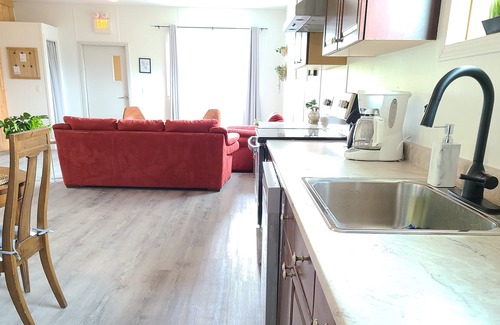 Okanagan-Similkameen Cabina | 4 Bedrooms with Orchard Views