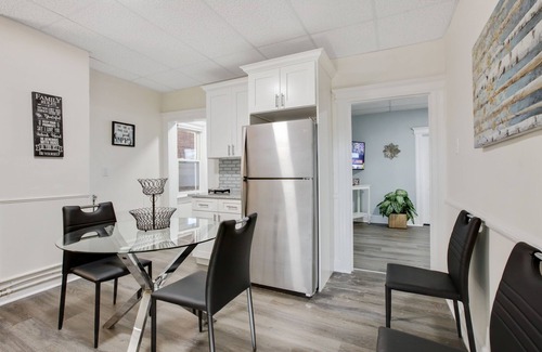 Orange Casa | 4 Bedrooms with easy access to NYC , Newark and The American Dream Mall .Parking