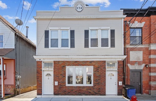 Orange Casa | 4 Bedrooms with easy access to NYC , Newark and The American Dream Mall .Parking