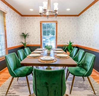 Cary Casa | 4 Beds ,King Bed, Tvs, Kids essentials, office, Grill, Crib, in Bond park ,PNC Arena