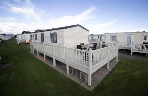 Anderby Creek Otro | 4 Berth Caravan For Hire At Sunkist Holiday Park Near Skegness Ref 42084S