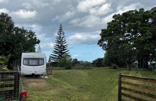 Aongatete Casa | 4 berth caravan to rent for 2 adult and 2-3 kids. 110$/ night.