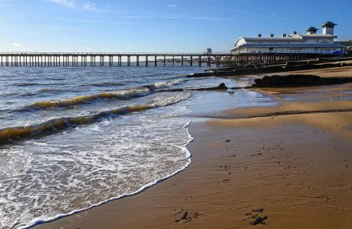 Felixstowe Otro | 4 Berth Caravan With Unlimited Wi-Fi At Suffolk Sands Holiday Park Ref 45022B
