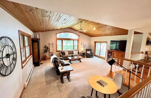 Tully Casa | 4 BR/2.5 BA Lake House | Pets OK | Fire Pit | Dock