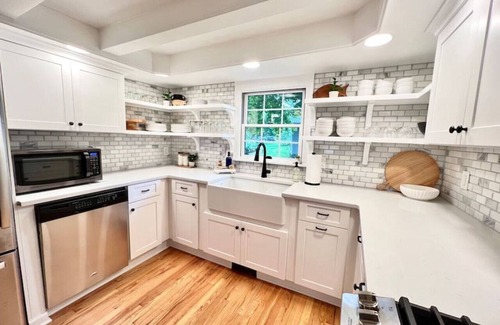 Tully Casa | 4 BR/2.5 BA Lake House | Pets OK | Fire Pit | Dock
