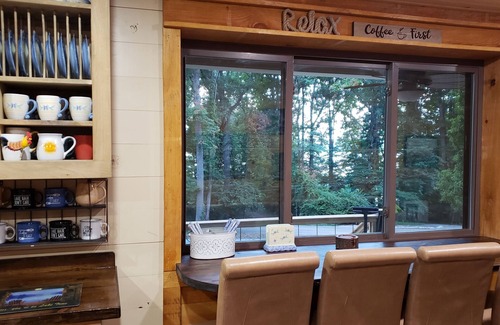 Jefferson City Cabina | 4 BR 3 Bath cabin on Cherokee Lake with private dock. Sleeps 10 to 12.