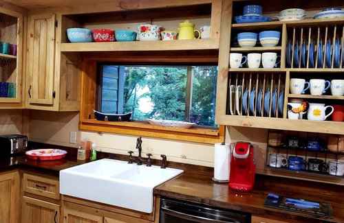 Jefferson City Cabina | 4 BR 3 Bath cabin on Cherokee Lake with private dock. Sleeps 10 to 12.