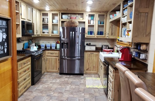 Jefferson City Cabina | 4 BR 3 Bath cabin on Cherokee Lake with private dock. Sleeps 10 to 12.