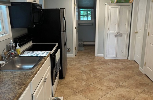 Ogunquit Casa | 4 dormitorios, 2 baños cerca a pie de todo! 1/2 milla al centro 8/10 a la playa