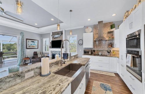 Englewood South Casa | 4 BR/3BA Waterfront Private Pool Adult Playground