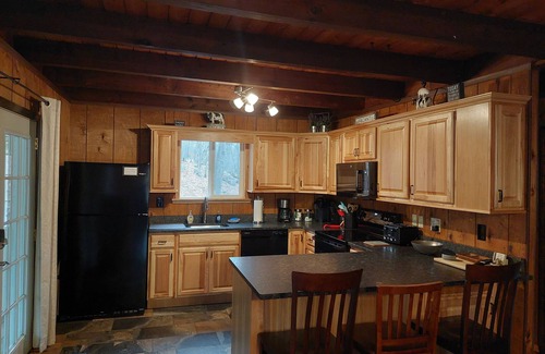 Bushkill Casa | 10% OFF 8/24 -4 BR, 3FULL Ba, King Bed, 7 TVs, EPIC Gameroom, FirePit, A/C!