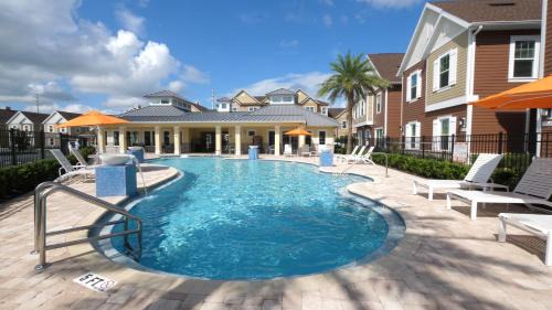 West Kissimmee Casa | 4 BR 4 BA Villa Self Check-In BBQ & Full Kitchen
