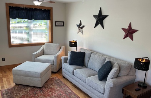 Hummelstown Casa | 4 BR 4 Bath Ranch Home with HOT TUB, 4 Miles to Hershey